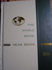 The World Book Yearbook 1994, 544 pages