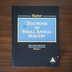 1993 Textbook of Small Animal Surgery – 2 Volume Set – Free Ship! Very Good