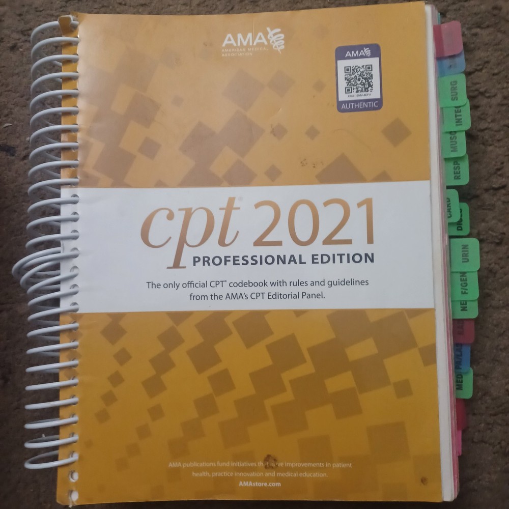 CPT Professional 2024 by American Medical Association (2023, Trade Paperback)