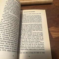 The 22 Immutable Laws Of Marketing by Al Ries and Jack Trout, PB (S4.4)